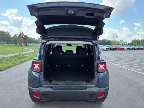 Used 2020 Jeep Renegade Latitude w/ Cold Weather Group AWD/4WD image 11