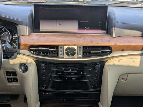 Used 2019 Lexus LX 570 4WD w/ Luxury Package image 19