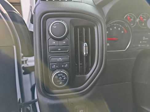 Used 2022 Chevrolet Silverado 2500 Custom w/ Custom Value Package image 19