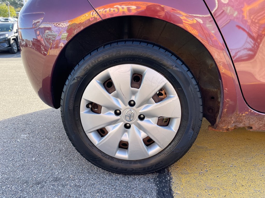 Used 2010 Toyota Yaris 4-Door Hatchback FWD image 10