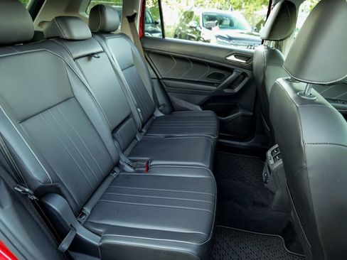 Used 2022 Volkswagen Tiguan SE AWD/4WD image 32