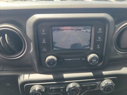 Used 2018 Jeep Wrangler Unlimited Sport AWD/4WD image 25