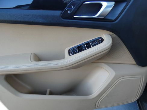 Used 2018 Porsche Macan Sport Edition image 41