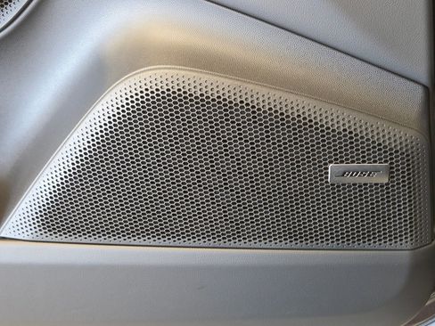 Certified 2025 Porsche Macan 4 Electric image 16