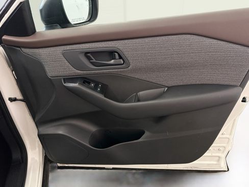 Used 2023 Nissan Rogue S AWD/4WD image 32