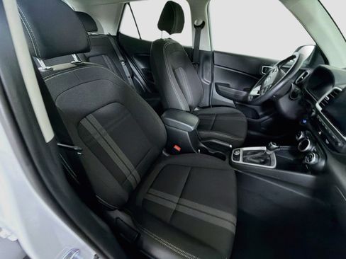 Used 2025 Hyundai Venue SEL FWD image 30