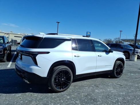 New 2026 Chevrolet Traverse High Country w/ LPO, Floor Liner Package AWD/4WD image 3