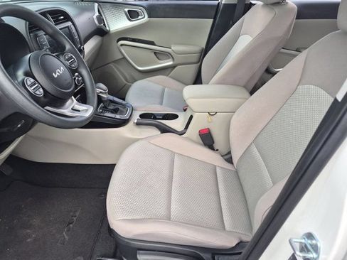 Used 2025 Kia Soul LX FWD image 24