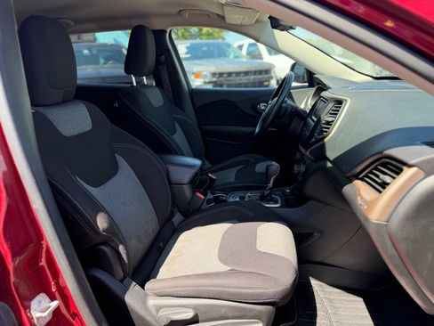 Used 2014 Jeep Cherokee Latitude AWD/4WD image 6