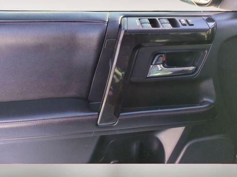 Used 2019 Toyota 4Runner TRD Off-Road Premium image 8