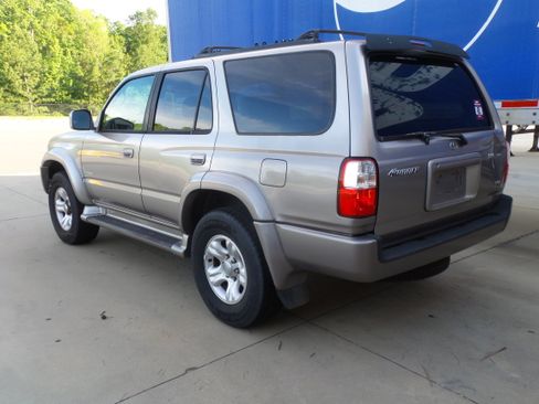 Used 2002 Toyota 4Runner SR5 AWD/4WD image 7
