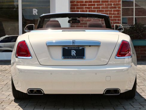 Used 2018 Rolls-Royce Dawn image 24