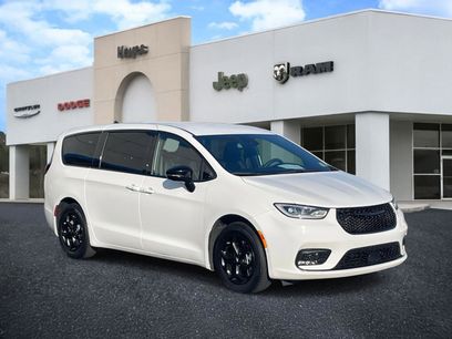 Used 2024 Chrysler Pacifica Limited