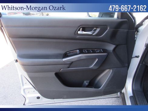 Used 2023 Nissan Pathfinder SL image 29