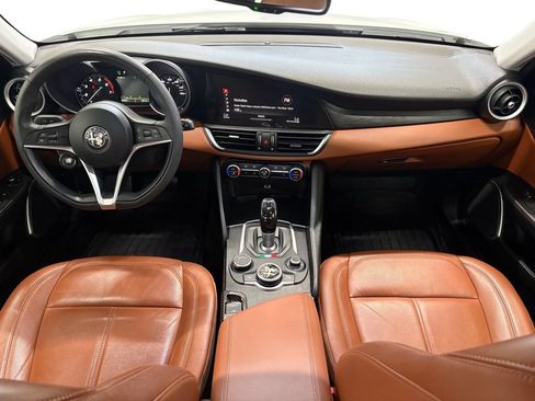 Used 2018 Alfa Romeo Giulia AWD image 16