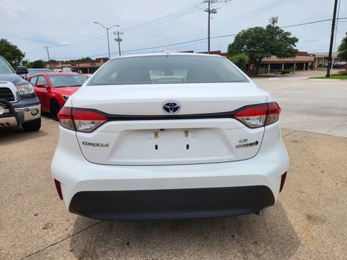 Used 2024 Toyota Corolla LE FWD image 4