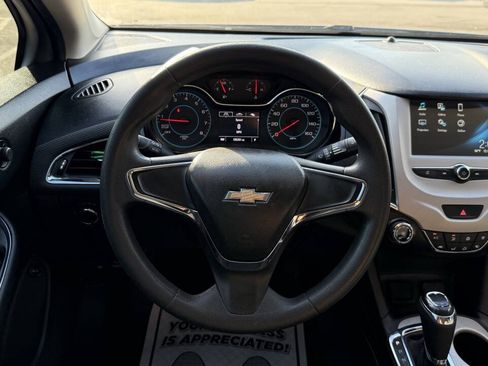 Used 2017 Chevrolet Cruze LS FWD image 20