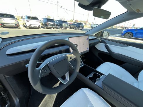 Used 2026 Tesla Model Y AWD image 18