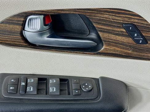 Used 2022 Chrysler Pacifica Limited image 23