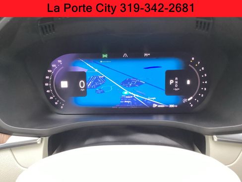 Used 2022 Volvo XC60 B5 Momentum AWD/4WD image 11