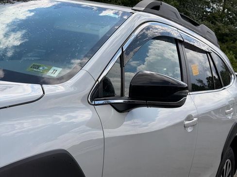 Certified 2025 Subaru Outback Premium AWD/4WD image 6