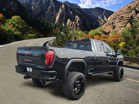 Used 2023 GMC Sierra 3500 Denali w/ Denali Ultimate Package AWD/4WD image 3