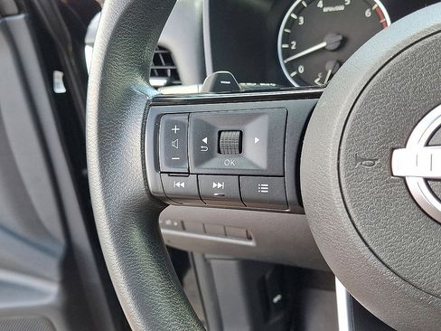 Used 2022 Nissan Rogue SV AWD/4WD image 17