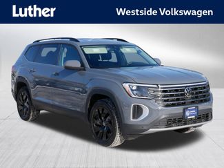 Certified 2025 Volkswagen Atlas SE w/ Black Wheel Package video 1