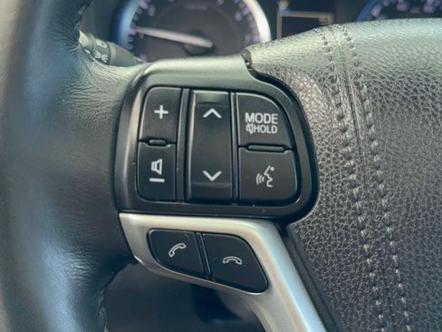 Used 2019 Toyota Highlander XLE AWD/4WD image 15