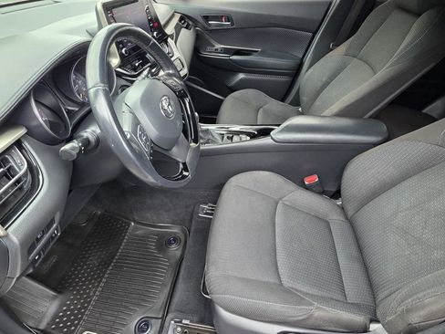 Used 2019 Toyota C-HR XLE FWD image 6