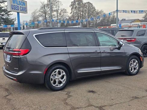 Used 2022 Chrysler Pacifica Limited image 33