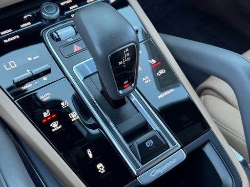 Used 2022 Porsche Cayenne Turbo S image 36