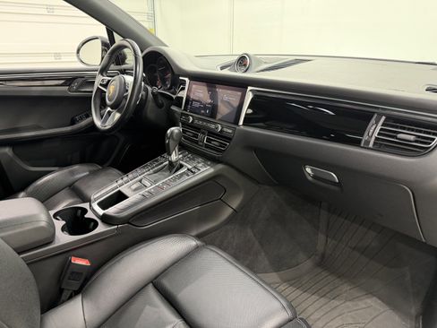 Certified 2021 Porsche Macan AWD/4WD image 24
