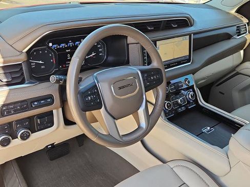 Certified 2021 GMC Yukon Denali image 9