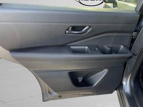 New 2025 Nissan Pathfinder SV image 8