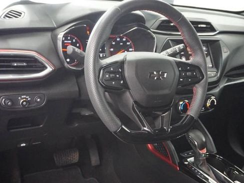 Used 2023 Chevrolet TrailBlazer RS FWD image 5