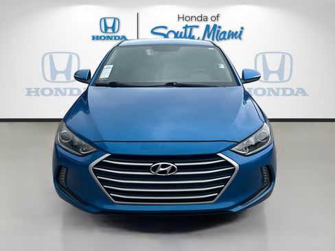 Used 2017 Hyundai Elantra Limited image 2