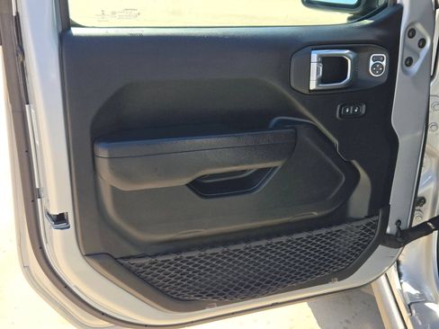 Used 2022 Jeep Gladiator Sport AWD/4WD image 11
