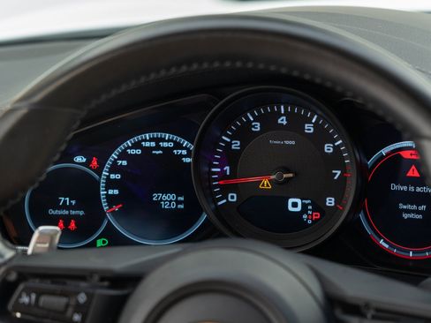 Certified 2023 Porsche Panamera Platinum Edition image 30