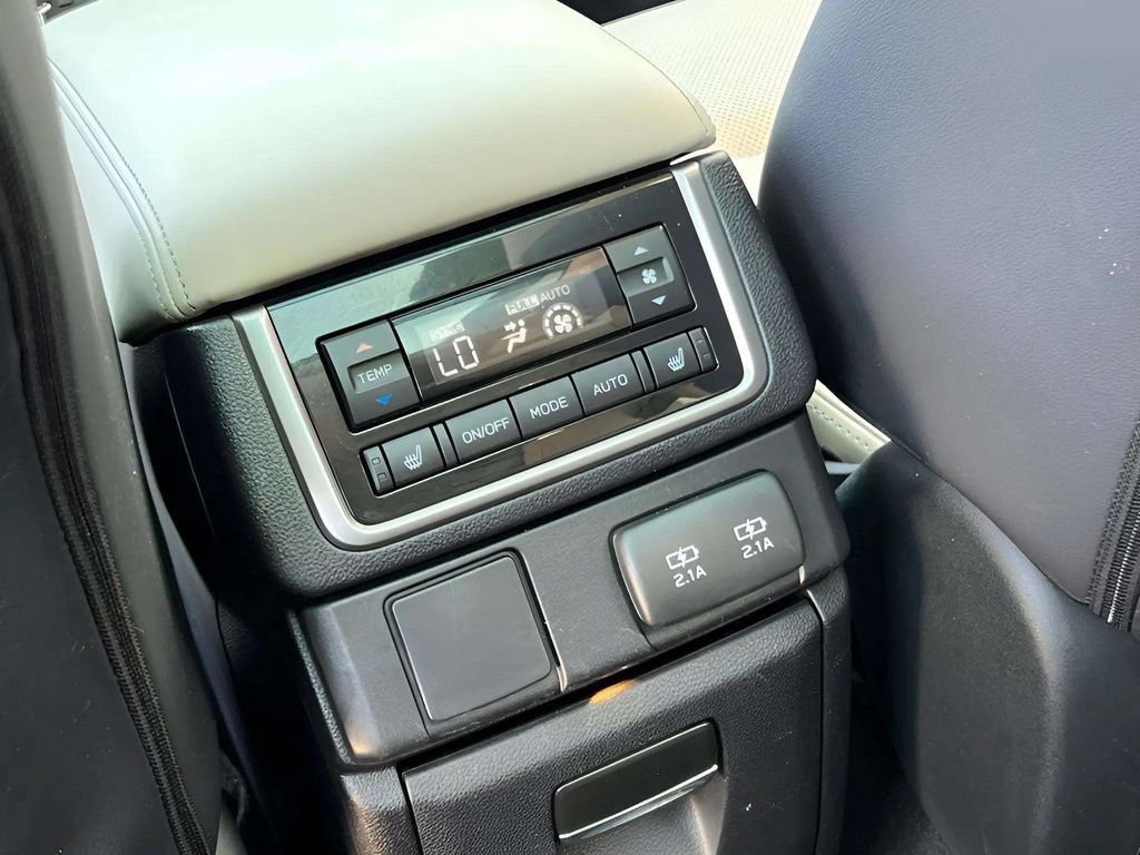 Used 2019 Subaru Ascent Limited AWD/4WD image 10