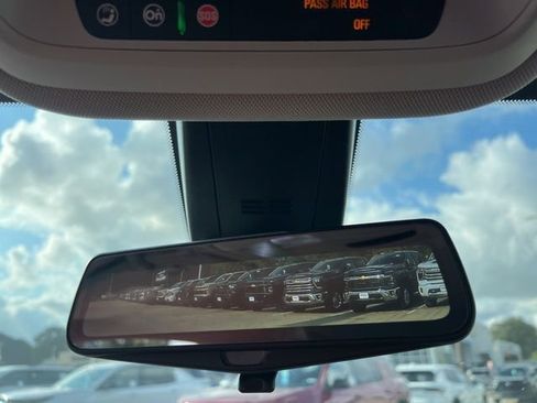 Used 2020 Chevrolet Traverse Premier FWD image 36