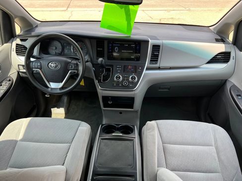Used 2015 Toyota Sienna LE image 13