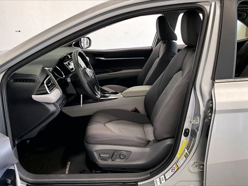 Used 2018 Toyota Camry LE FWD image 18