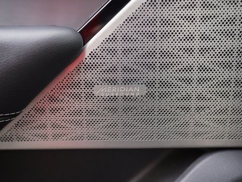 Used 2021 Land Rover Range Rover Velar R-Dynamic S image 36