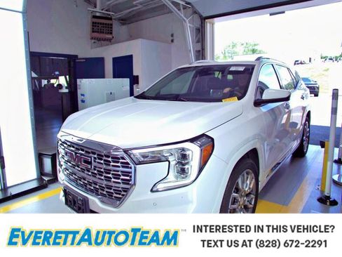 Used 2023 GMC Terrain Denali AWD/4WD image 1
