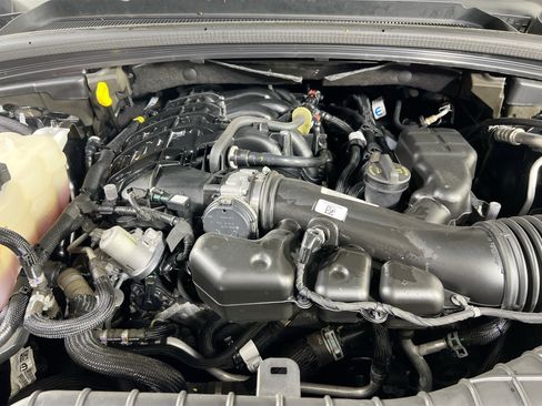 Used 2023 Jeep Grand Cherokee Laredo AWD/4WD image 27