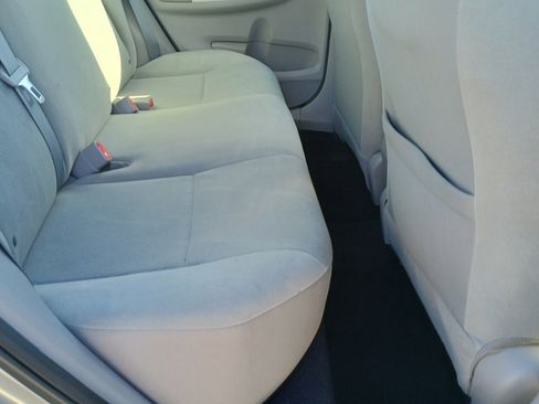 Used 2013 Toyota Corolla LE image 19