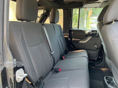 Used 2018 Jeep Wrangler Unlimited Sport w/ Connectivity Group AWD/4WD image 28