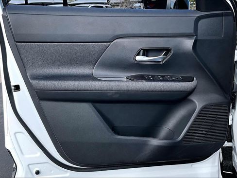 New 2026 Nissan Kicks SV image 10