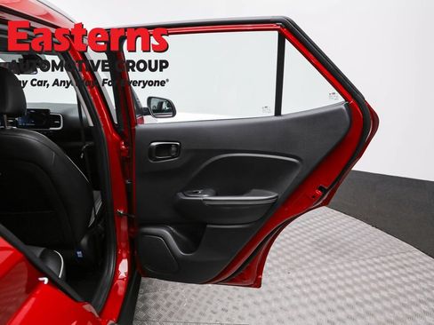 Used 2023 Hyundai Venue Limited FWD image 24